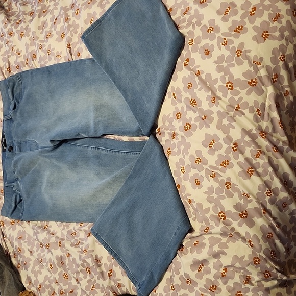 Betabrand Mid-Rise Bootcut Jeans - Blue NWOT - Picture 4 of 6